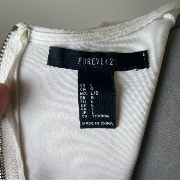 🦖 Forever 21 white zippered crop top 3/$25 - Picture 4 of 4